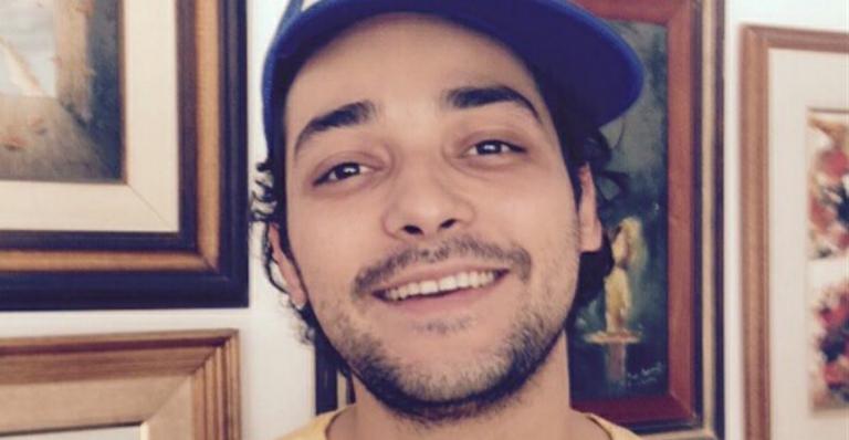 Mulher de Eduardo Sterblitch publica foto do marido sorridente após sumiço do ‘Pânico’
