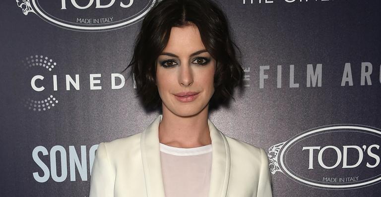 Anne Hathaway diz que não recebeu convite para viver ‘Mary Poppins’