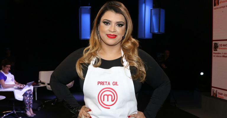 Preta Gil participa do esquenta para a final do MasterChef