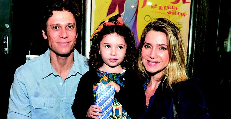 Letícia Spiller com a filha e Lucas Loureiro