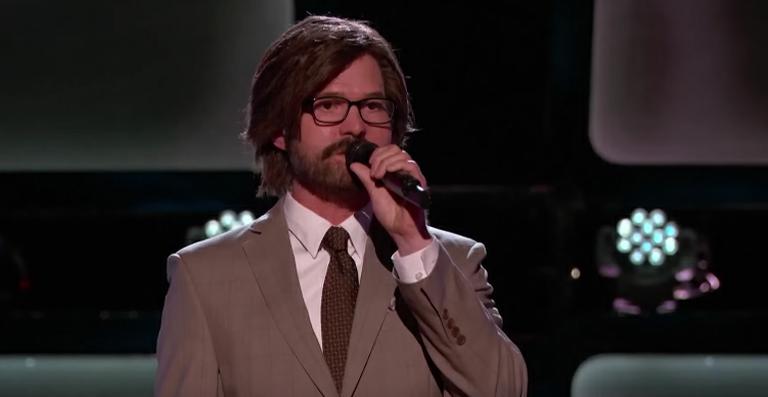 Neil Patrick Harris engana jurados do ‘The Voice’ e faz teste das cadeiras