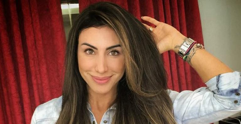 Jaque Khury posa com a barriga de fora e manda recado motivacional: “Tá feliz gordinha? Então fica assim”