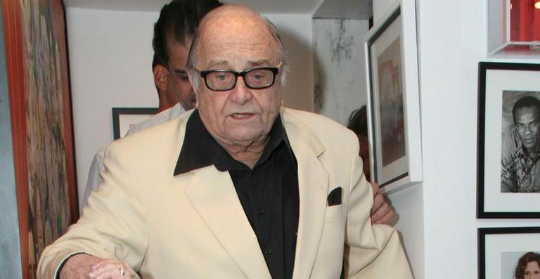 Fernanda Paes Leme lamenta a morte do diretor Carlos Manga