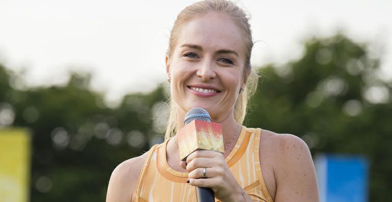 Angélica relembra os 10 anos do programa Estrelas