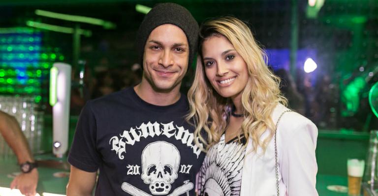 Rainer Cadete curte show com a namorada, Taianne Raveli