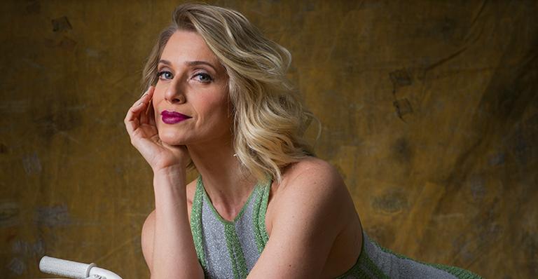 Linda aos 42, Letícia Spiller revela que fez cirurgia plástica: ‘Algo bem sutil’