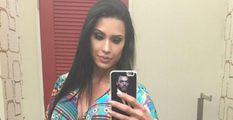 Só de biquíni, Gracyanne Barbosa exibe barriga malhada e o bumbum durinho em Cancún
