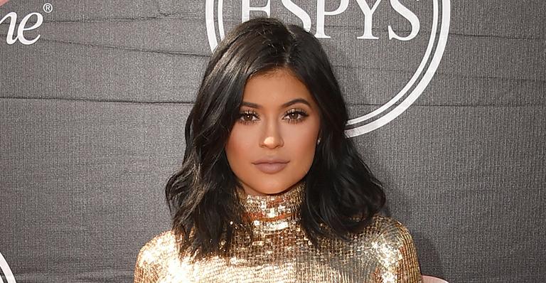 De biquíni, Kylie Jenner exibe corpo sarado nas redes sociais