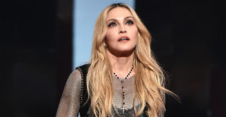 Madonna viaja para Londres para visitar o filho, Rocco