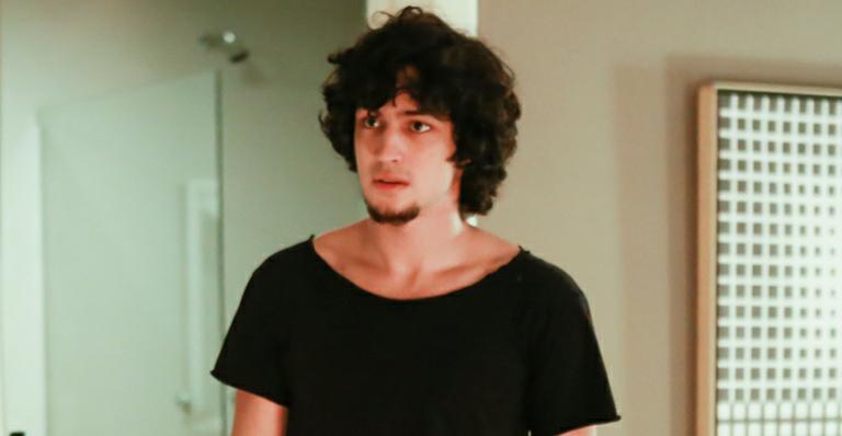 Gabriel Leone desabafa sobre rumores envolvendo sua vida: ‘Saia justa’