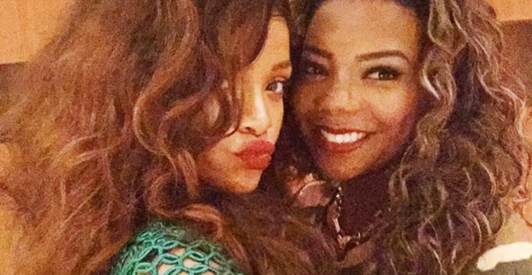 Ludmilla tieta Rihanna e a convida para churrasco