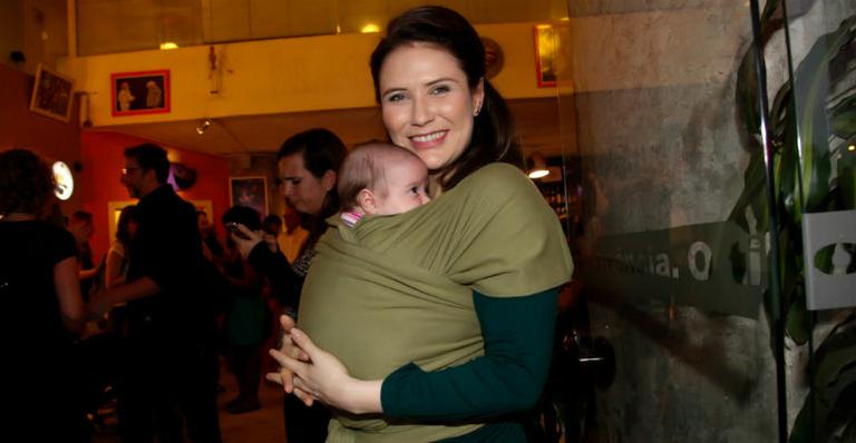 Atriz Rachel Ripani mostra sua caçula, Giulia Helena, de apenas 3 meses