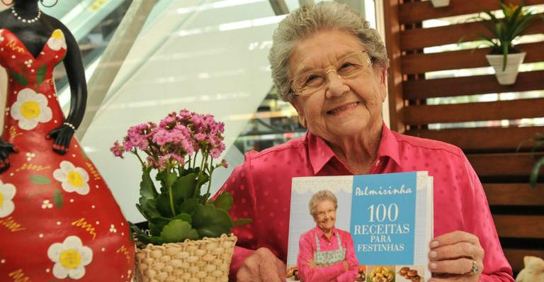 Palmirinha lança seu novo livro de culinária com receitas para festinhas
