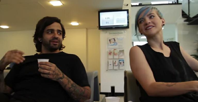 Lucas Silveira e Karen Jonz serão pais de uma menina
