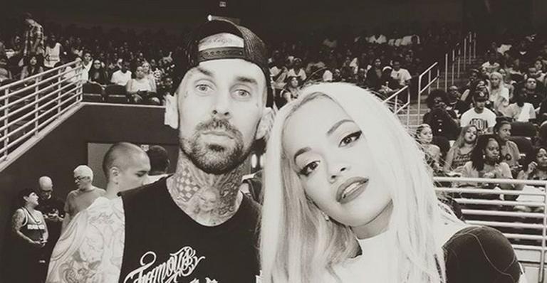 Rita Ora está namorando Travis Baker do ‘Blink-182’, diz revista