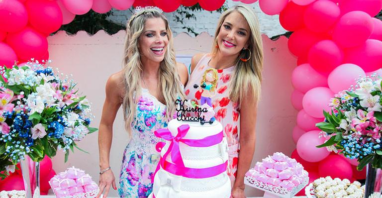 Karina Bacchi festeja aniversário e dia das crianças com a mãe na ONG Florescer