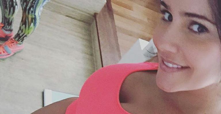 Deborah Secco festeja barrigão de 29 semanas: ‘Tá crescendo’
