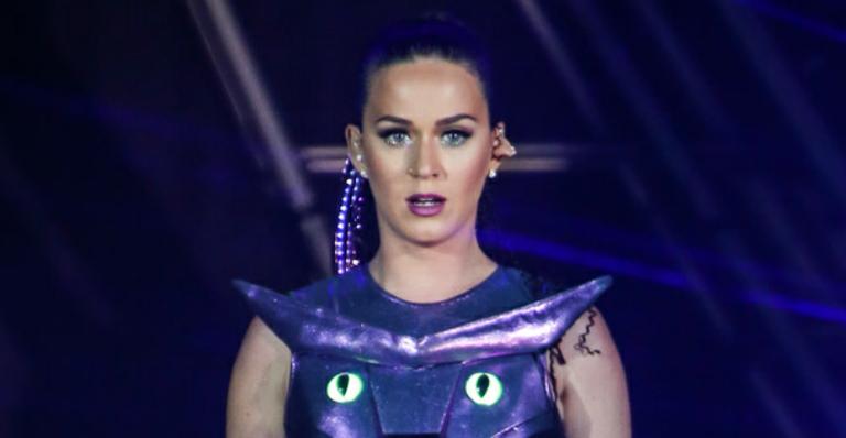 Katy Perry fala sobre a cor natural do seu cabelo: ‘Castanho esquilo água suja de louça’