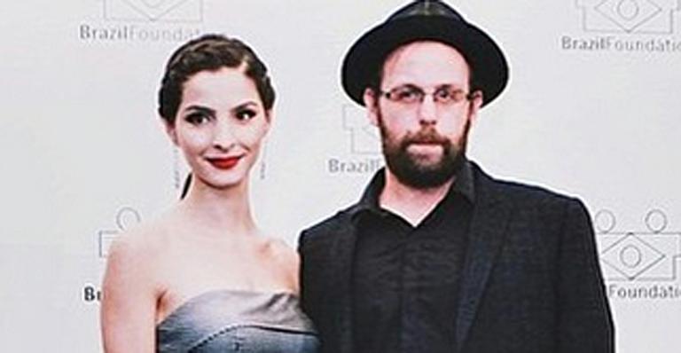 Gêmea idêntica, Giselle Batista fala sobre namoro com o grafiteiro Otávio Pandolfo, de Os Gêmeos