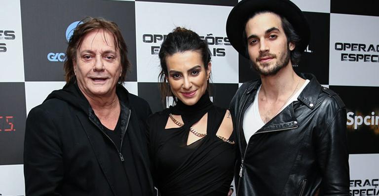 Cleo Pires recebe o carinho do pai e do irmão em pré-estreia