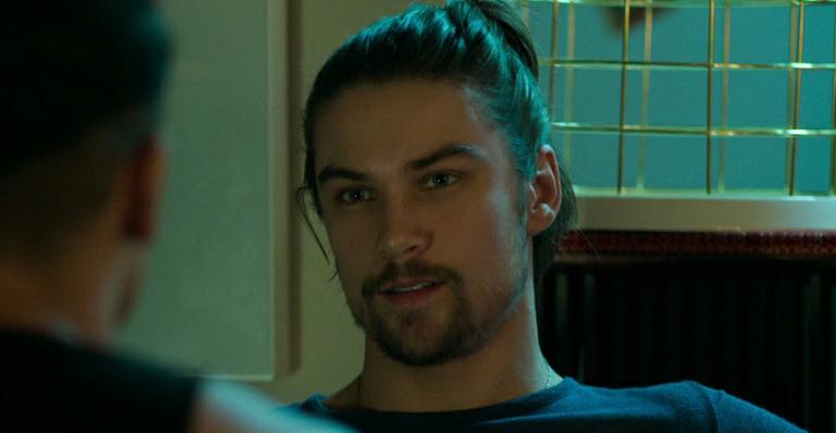 Após ‘Verdades Secretas’, Raphael Sander exibe novo visual