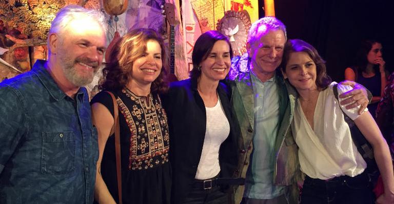 Débora Bloch prestigia o pai Jonas Bloch em espetáculo no Rio de Janeiro