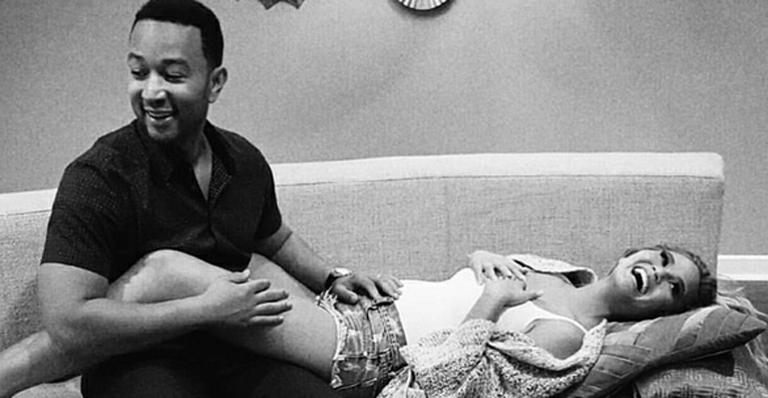 John Legend e Chrissy Teigen anunciam primeira gravidez