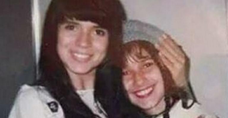 Paula Fernandes surge irreconhecível em foto antiga com Mara Maravilha