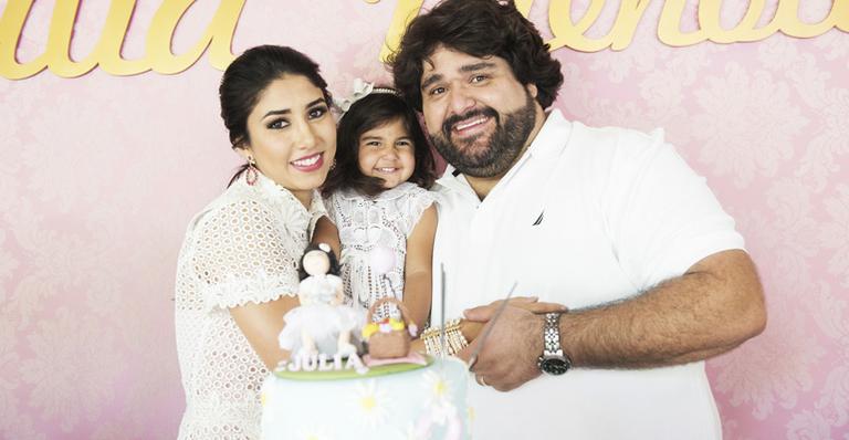 Sertanejo Fabiano festeja o aniversário da filha, Julia