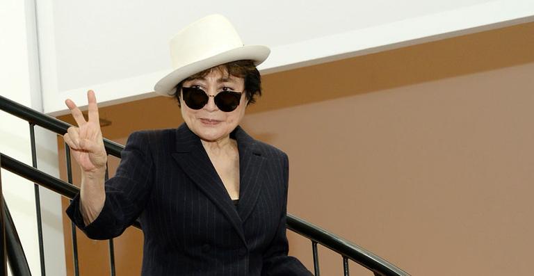 Yoko Ono diz que John Lennon teve desejo de ficar com homens