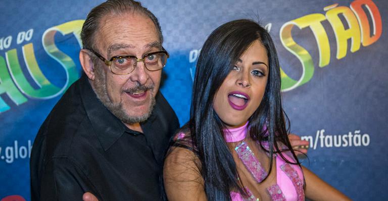 Abalada com a morte, Aline Riscado conta presente que ganhou de Miele