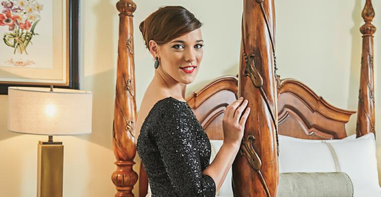 Adriana Birolli exibe novo visual para a novela Totalmente Demais