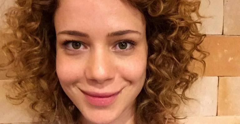 Leandra Leal muda o visual para interpretar a mulher do Bozo nos cinemas
