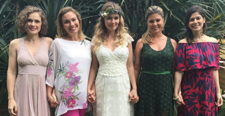 Ex-Paquitas se reencontram no casamento de Graziella Schmitt
