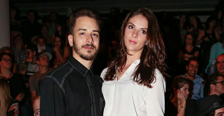 Monica Benini posta foto com Junior Lima e se declara