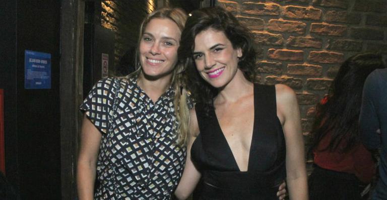 Carolina Dieckmann prestigia show da cantora Mariana Aydar