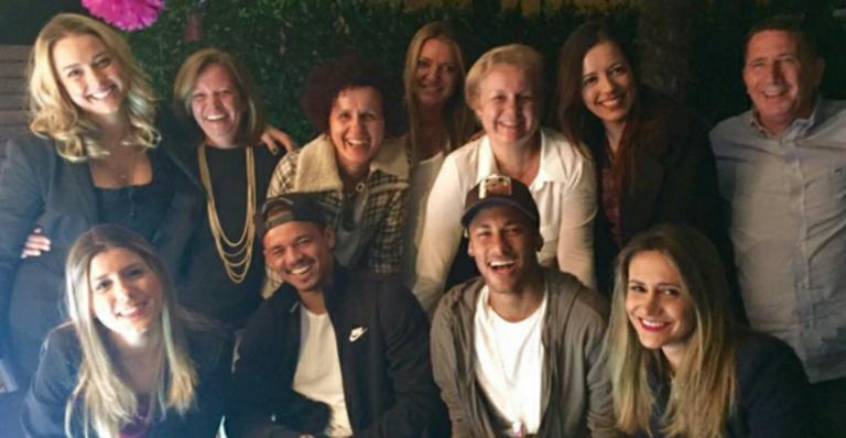 Neymar vai à festa de Carol Dantas, mãe de seu filho, em Barcelona