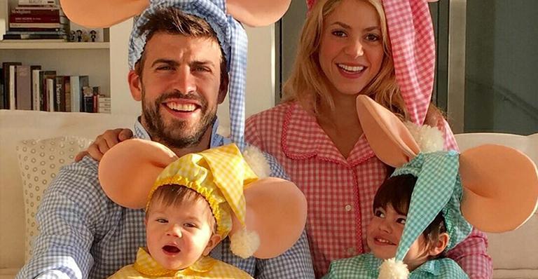 Shakira e Piqué posam com os filhos fantasiados de ‘Família Topo Gigio’