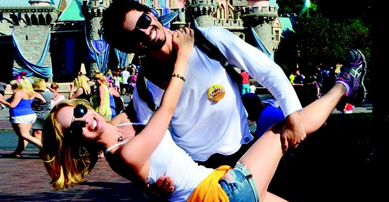 Kiara Sasso e Lázaro Menezes: diversão na Disney