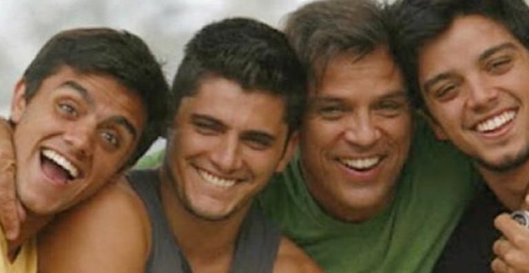 Em foto antiga, irmãos Simas aparecem novinhos ao lado de Halle Berry