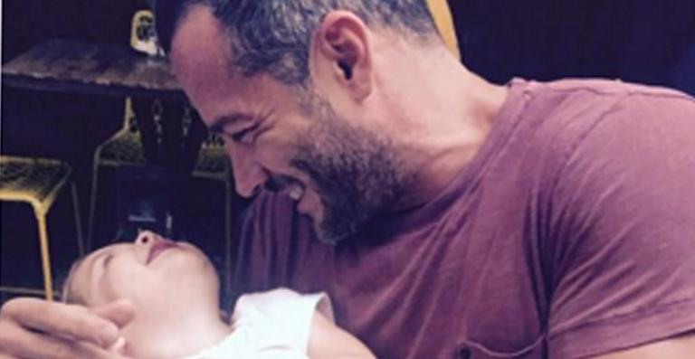 Malvino Salvador tem momento fofo com a filha e compartilha com fãs