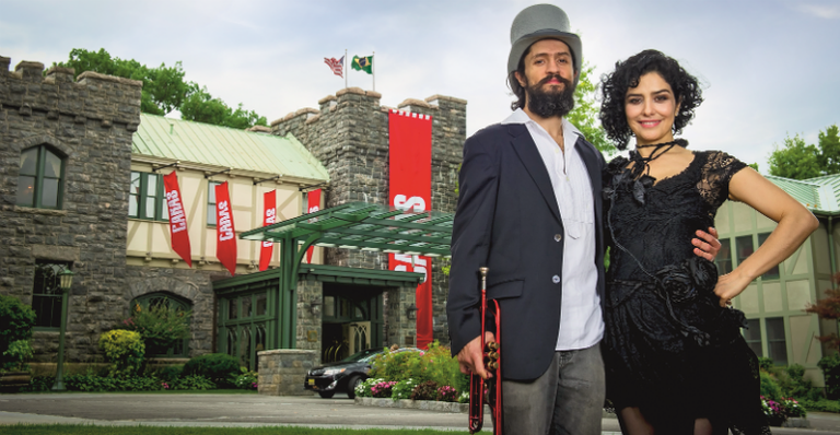 Leticia Sabatella e Fernando Alves no castelo de CARAS