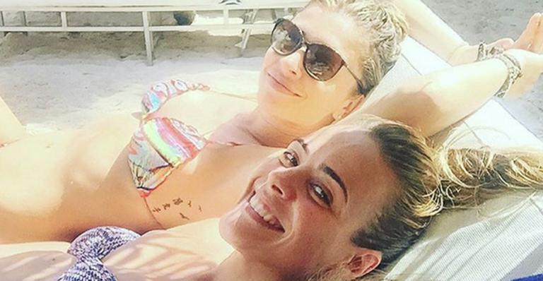 Grazi Massafera curte praia com Juliana Silveira em Punta Cana