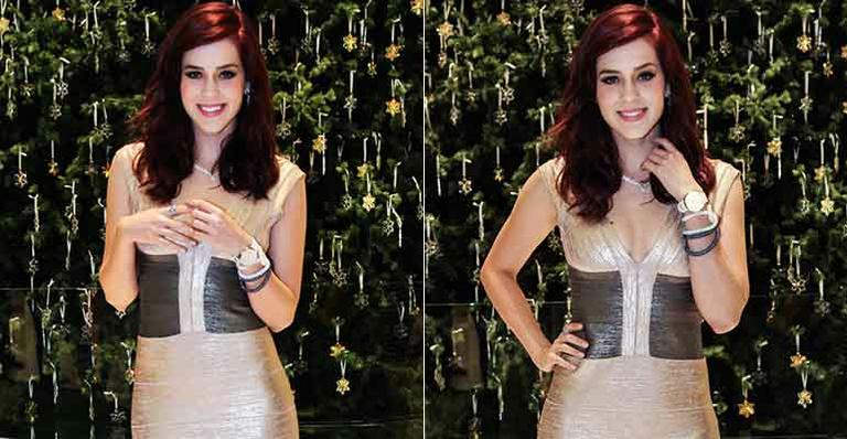 Sophia Abrahão inaugura árvore de Natal com cristais em shopping de SP