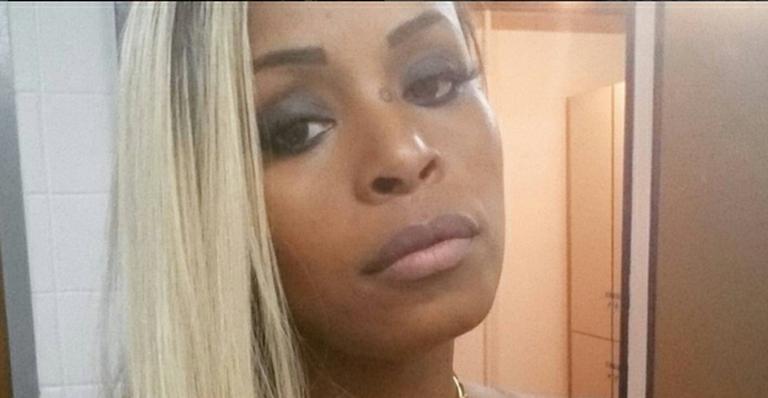 Roberta Rodrigues descarta relação a três na vida real