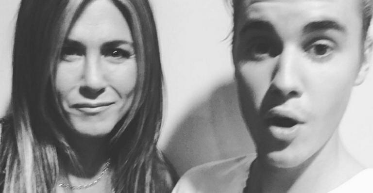 Justin Bieber e Jennifer Aniston posam juntos para foto