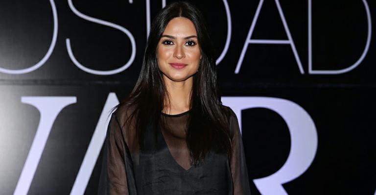 Thaila Ayala escurece os cabelos para novo filme