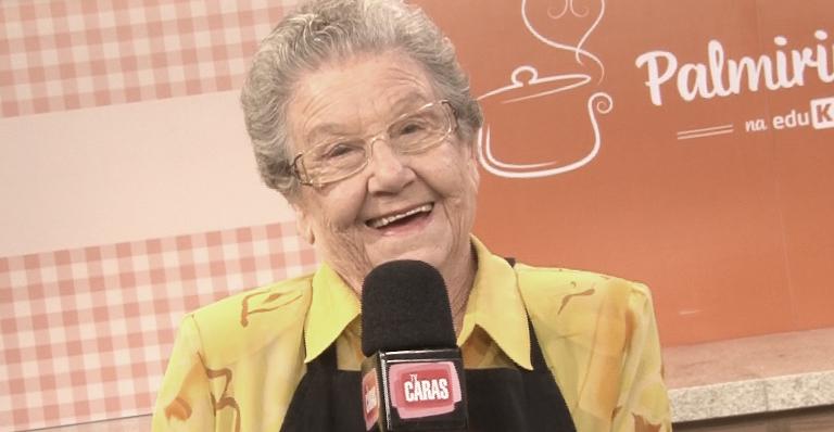 Palmirinha esbanja felicidade com seu programa na internet