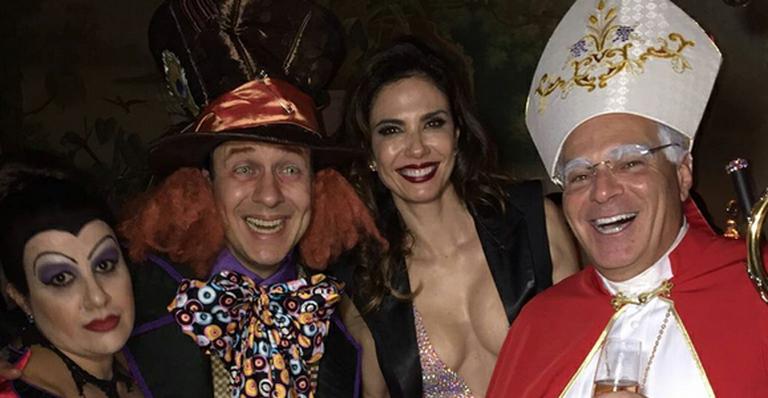 Luciana Gimenez comemora aniversário em festa à fantasia