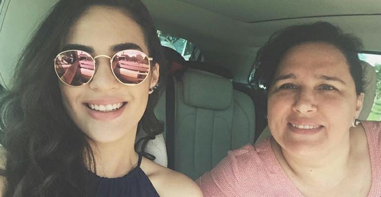 Lívian Aragão mostra fotos com a mãe e fãs comparam semelhanças